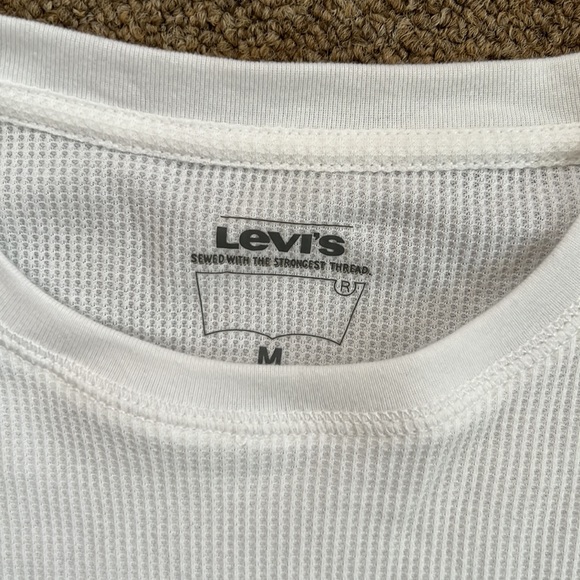NWOT Levi’s white medium thermal LS shirt - Picture 2 of 3